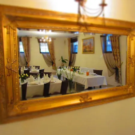 Dworek Zloty Rog I Restauracja Hotel Krakau