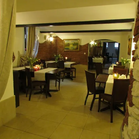 Dworek Zloty Rog I Restauracja
