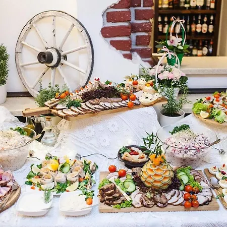 Dworek Zloty Rog I Restauracja Hotel