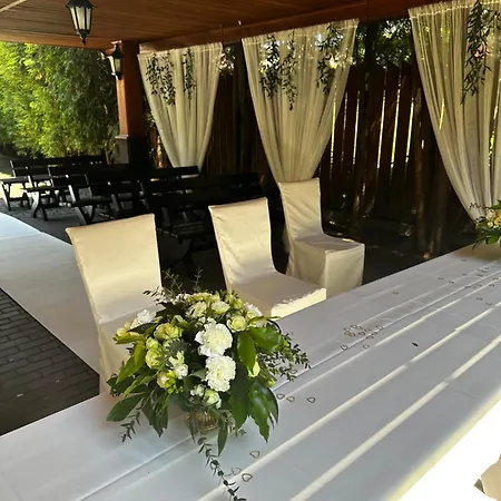 Dworek Zloty Rog I Restauracja Hotel