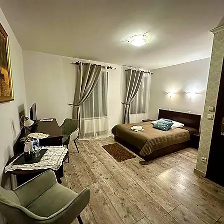 Ξενοδοχείο Dworek Zloty Rog I Restauracja 3*