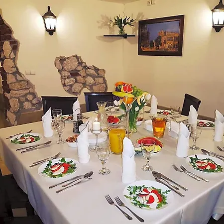 Dworek Zloty Rog I Restauracja Krasków