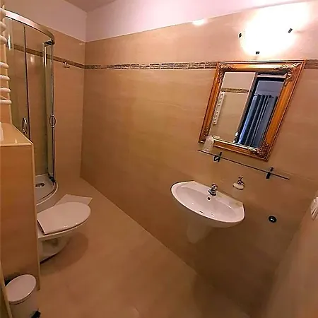Dworek Zloty Rog I Restauracja Krasków