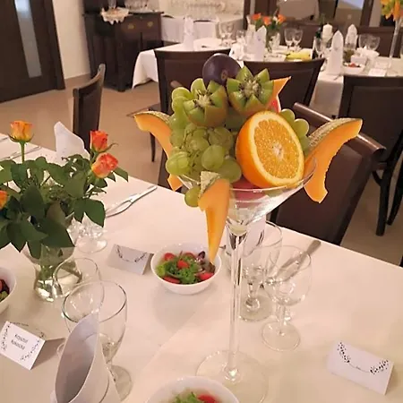 Dworek Złoty Róg I Restauracja 3*