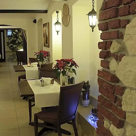 Dworek Złoty Róg I Restauracja 3*