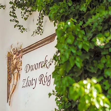 Hotel Dworek Złoty Róg I Restauracja 3*
