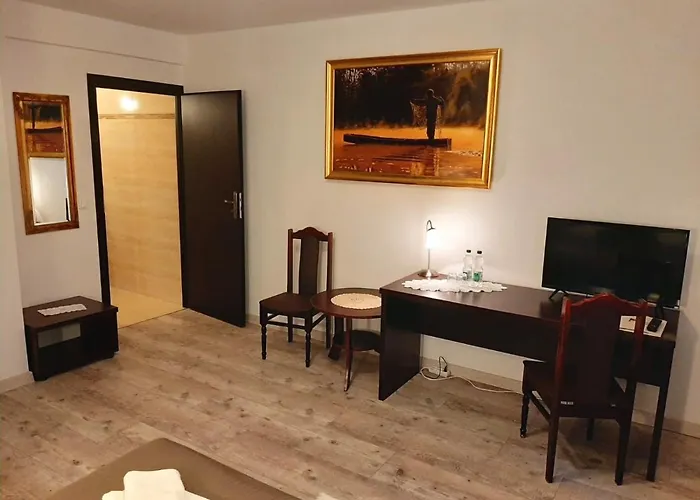 Dworek Zloty Rog I Restauracja فندق كراكوفيا