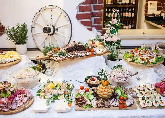 Dworek Zloty Rog I Restauracja Otel