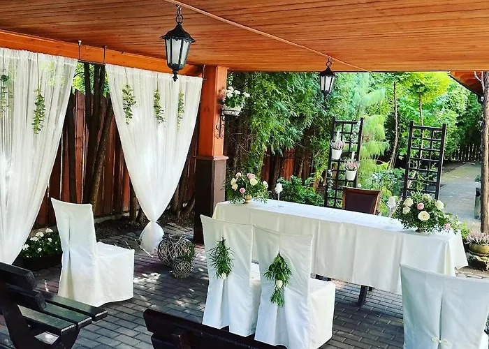 Dworek Zloty Rog I Restauracja Otel 3*