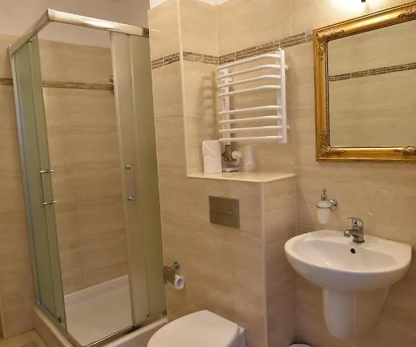 Otel Dworek Zloty Rog I Restauracja