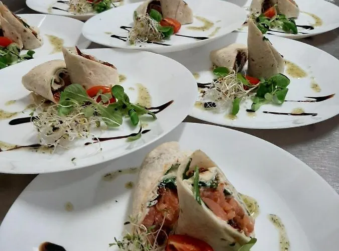 Dworek Zloty Rog I Restauracja Otel 3*