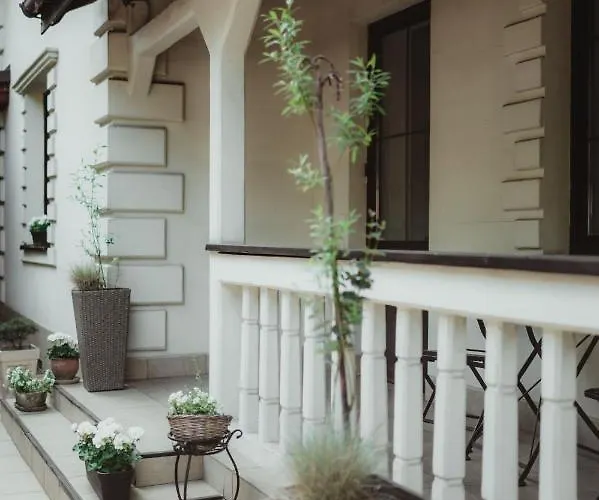 Otel Dworek Zloty Rog I Restauracja Krakow