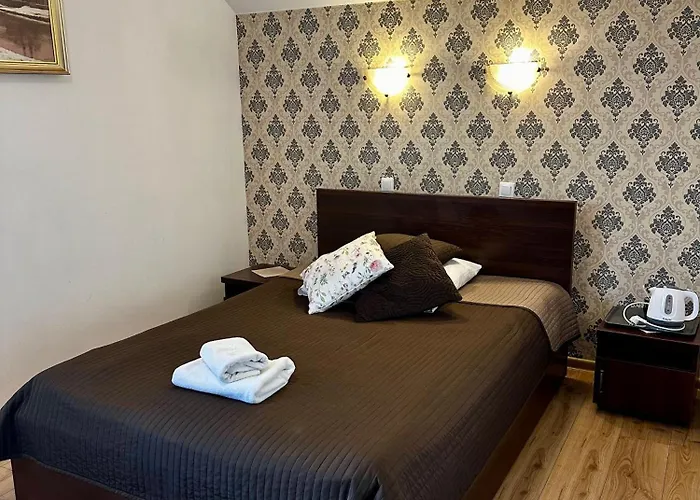 فندق Dworek Zloty Rog I Restauracja 3*