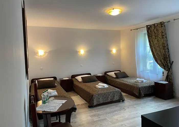 Otel Dworek Zloty Rog I Restauracja 3*