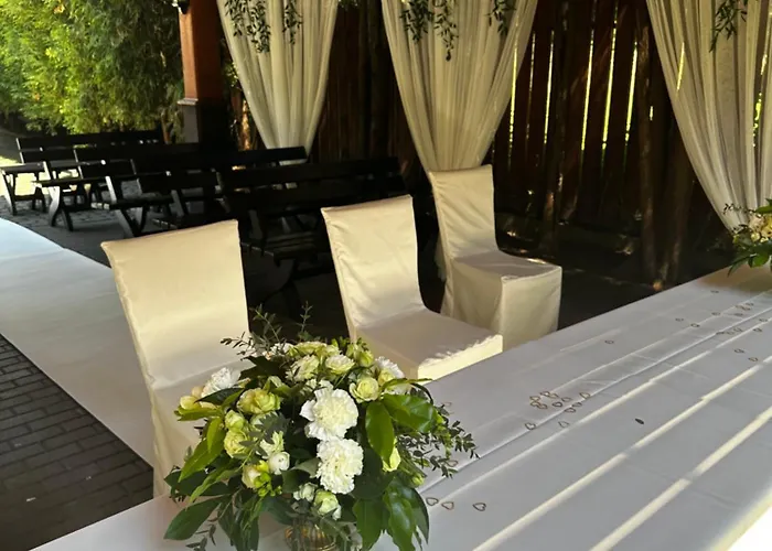 Dworek Zloty Rog I Restauracja Otel