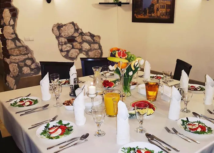 Dworek Zloty Rog I Restauracja فندق كراكوفيا