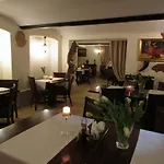 Dworek Zloty Rog I Restauracja 克拉科夫