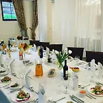 酒店 Dworek Zloty Rog I Restauracja 3*