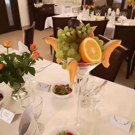Dworek Zloty Rog I Restauracja 酒店 3*
