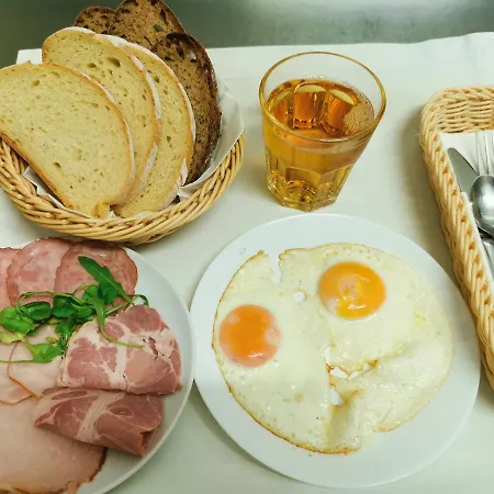 Hotel Dworek Zloty Rog I Restauracja 3*