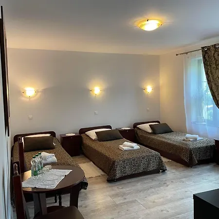 酒店 Dworek Zloty Rog I Restauracja 3*