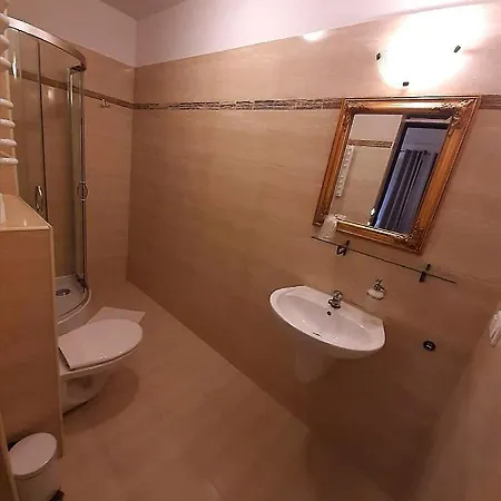 酒店 Dworek Zloty Rog I Restauracja 3*