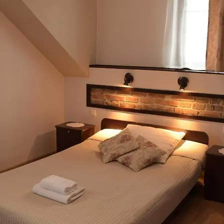 Dworek Zloty Rog I Restauracja 酒店