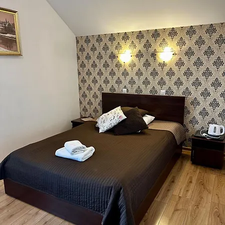 酒店 Dworek Zloty Rog I Restauracja 3*