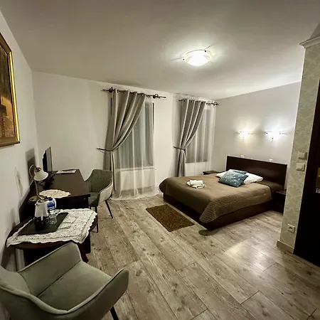 Dworek Zloty Rog I Restauracja 3*